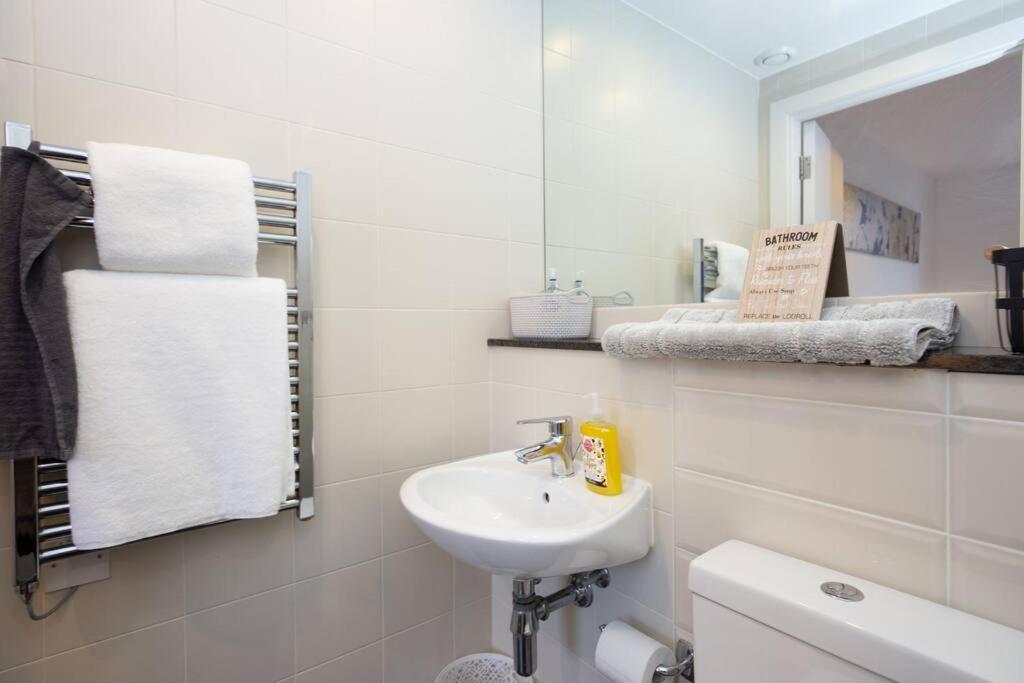 Stylish Mediacity 2Bed, Sleeps 6, Amazing Views Manchester Dış mekan fotoğraf