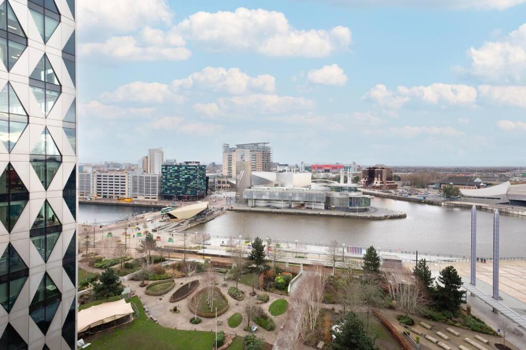 Stylish Mediacity 2Bed, Sleeps 6, Amazing Views Manchester Dış mekan fotoğraf