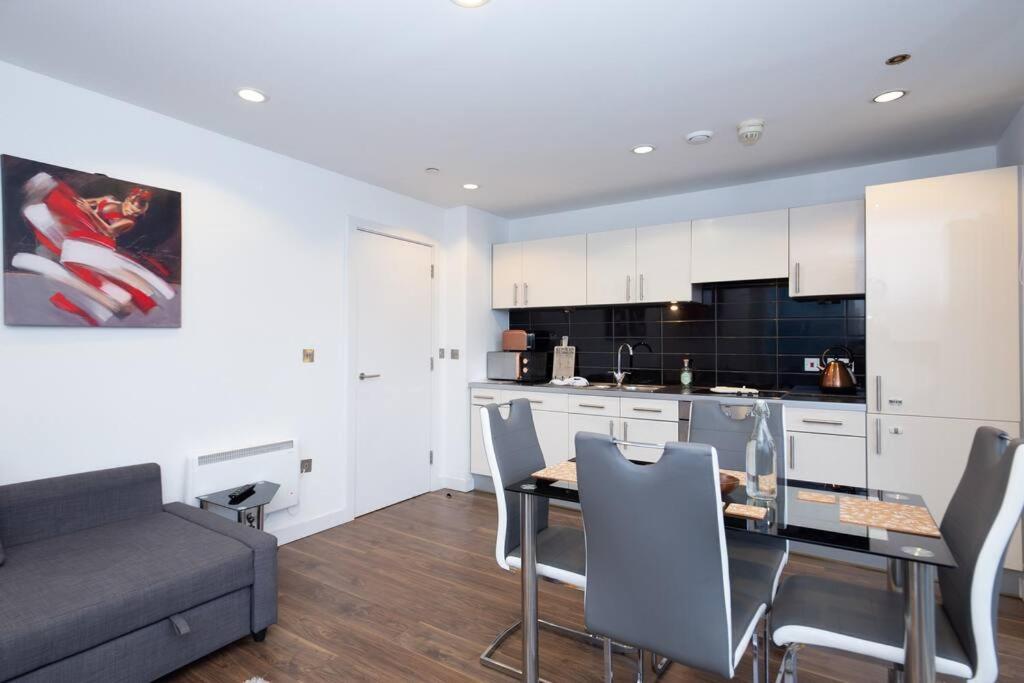 Stylish Mediacity 2Bed, Sleeps 6, Amazing Views Manchester Dış mekan fotoğraf
