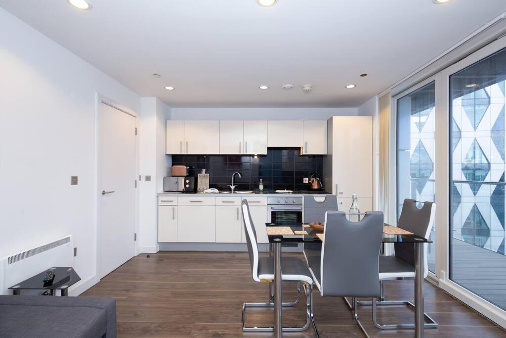 Stylish Mediacity 2Bed, Sleeps 6, Amazing Views Manchester Dış mekan fotoğraf