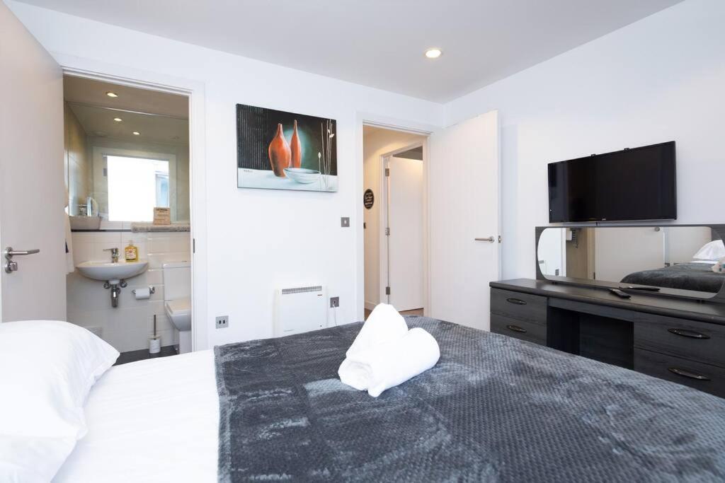 Stylish Mediacity 2Bed, Sleeps 6, Amazing Views Manchester Dış mekan fotoğraf