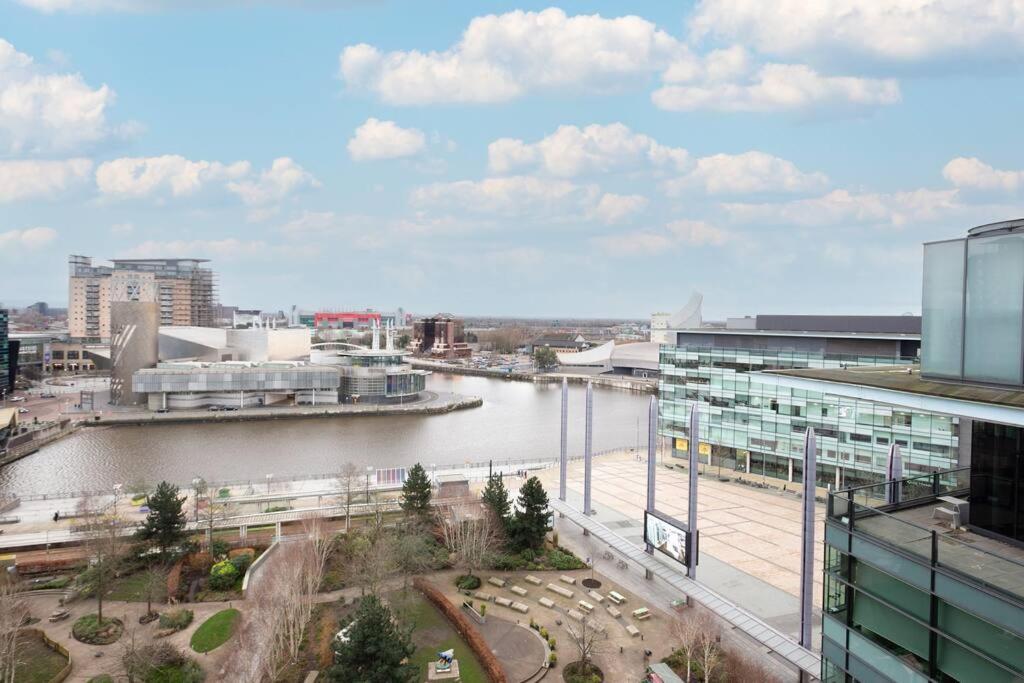 Stylish Mediacity 2Bed, Sleeps 6, Amazing Views Manchester Dış mekan fotoğraf