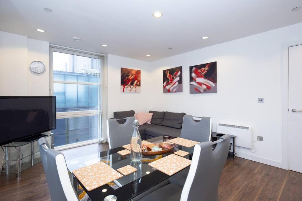 Stylish Mediacity 2Bed, Sleeps 6, Amazing Views Manchester Dış mekan fotoğraf