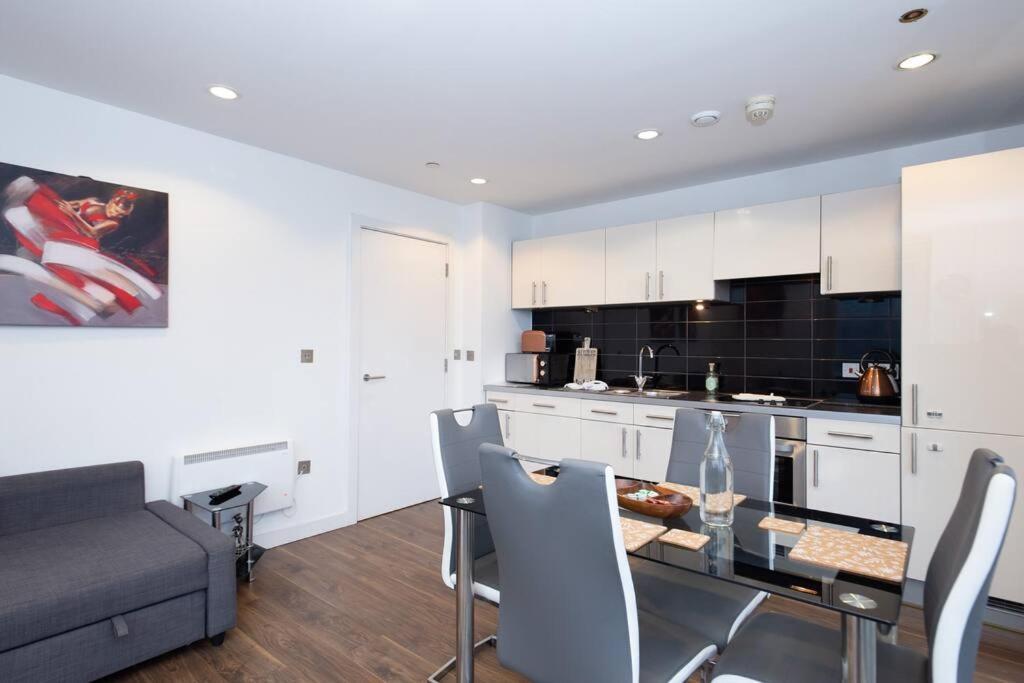 Stylish Mediacity 2Bed, Sleeps 6, Amazing Views Manchester Dış mekan fotoğraf