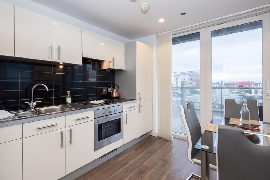 Stylish Mediacity 2Bed, Sleeps 6, Amazing Views Manchester Dış mekan fotoğraf