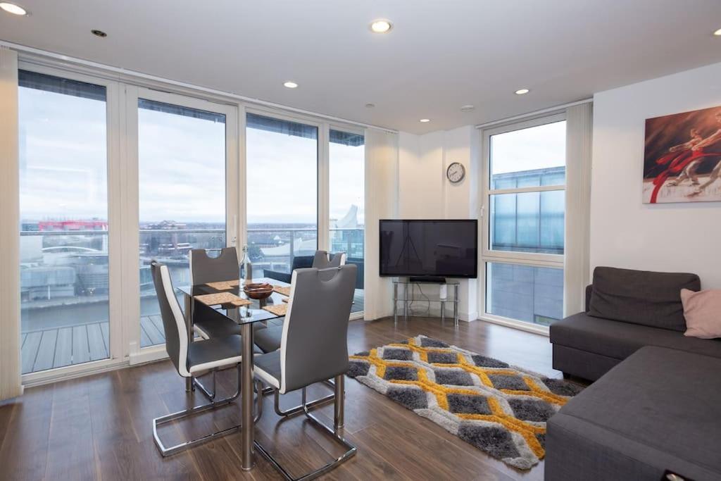 Stylish Mediacity 2Bed, Sleeps 6, Amazing Views Manchester Dış mekan fotoğraf
